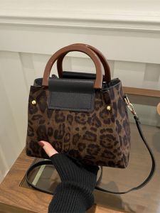 Shoulder Bag กระเป๋าเสินสะพายแขนลาย Leaitz ความยาว 25x28 CM ในใบจีบร้อมสัดส่วนรเรตรเป็นวัสดุปาร์ทีอุรตกซุยก้อนอื่น