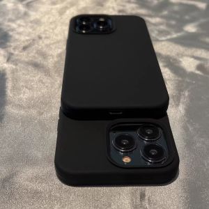 Ultra-Thin Liquid Silicone Phone Case for Apple 15 14 13 pro Max Protective Shell for Men And Women Black Pure Color Design