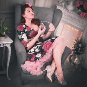 100ml Vintage Pineapple Glass Empty Perfume BottleK9 Crystal Glass Refillable with Silver Gourd Cap Classic Long Tube Sprayer & TasselFine Mist Spray for Essential Oils Fragrances Aromatherapy Luxury Decorative Gift Travel-Friendly