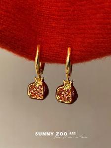 Sunny Zoo Vintage Red Pomegranate Earrings Autumn Winter Versatile Luxury Lightweight Fashion Jewelry for Women