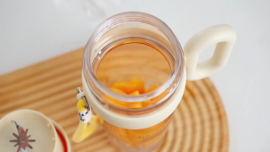 kawu เครื่องปั่นน้ำผลไม้พกพาไร้สาย 1L ใบมีด12 ใบ าเครื่องคั้นน้ำผลไม้ไฟฟ้าแบบ USB ชาร์จ