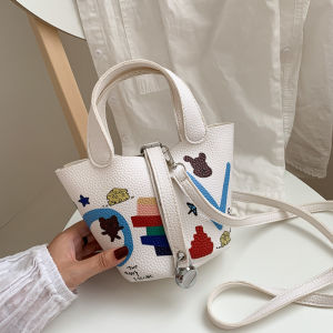 Fashionable Versatile Womens Bucket Bag Crossbody Shoulder Handheld Commuter Diamond Grid Bag for Autumn Winter Daily Use