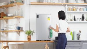 ส่งฟรี Haier ตู้เย็นมินิบาร์ ขนาด 2.9 คิว รุ่น HR-80 มีฉลากประหยัดไฟเบอร์ 5 รับประกันสินค้า 1ปี คอม 5ปี ประตูสลับซ้าย ขวาได้ cshome ตู้เย็นขนาดเล็ก 2.9 คิว ราคา - Lazada