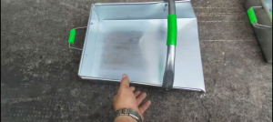 Gào Xúc lúa bằng tôn xúc ngô lạc loại mới thiết kế tiện ích (40x31x9cm)