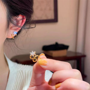 French Vintage Star Zircon Earrings Womens Elegant Versatile High-End Ear Jewelry New 2025 Fashionable Durable Alloy