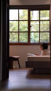 Nệm cao su thiên nhiên Everon Natural Charcoal Latex Plus êm ái đàn hồi-Bảo hành 15 năm.