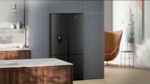 Electrolux ตู้เย็นชนิดมัลติดอร์ (Multi-door) 4 ประตู ความจุ 562 ลิตร UltimateTaste 700 รุ่น EQE5660A-B สีดำ