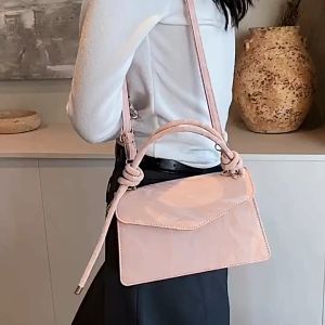 Retro Handheld Small Square Bag: Casual Personalized Crossbody Bag for Women