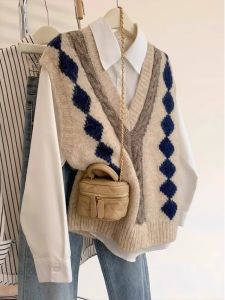 เสื้อกั๊กถักสีบล็อกแฟชั่นสำหรับผู้หญิง ฤดูใบไม้ร่วง 2024 เสื้อคลุมกันหนาวแบบมีฮู้ด แขนสั้น คอวี กระโปรงสั้น กระโปรงสั้น