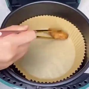 Set 50 Miếng Giấy Lót Nồi Chiên Hình Khuôn Bánh - Giảm Thiểu Tối Đa Dầu Mỡ Bám Vào Nồi Chiên(có vỉ)