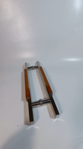 handle gagang tarikan pegangan pintu rumah minimalis model baut tembus 15x30 doff kayu natural pilihan panjang 33cm 45cm dan 60cm bahan stainless dan kayu untuk pintu depan dan kamar set body kunci