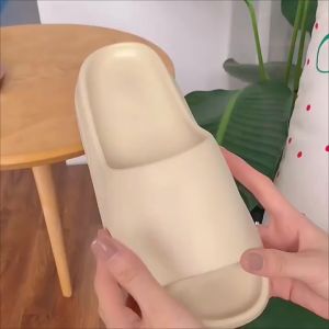 Stalight Sendal Jelly Cowok dan Perempuan Trendy Empuk NonSlip Sendal Selop Flat karakter Lucu Polos/Sendal Yeezy Boost/Sendal Polos HSN155