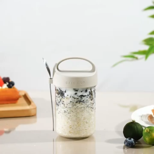 ThaiJoy ถ้วยข้าวโอ๊ต แก้วอาหารเช้า 430ml มีฝาปิดและช้อน แก้วปิดผนึกแบบพกพา ง่าย ข้ามคืน ถ้วยข้าวโอ๊ต แบบพกพา อาหารเช้า ถ้วยโยเกิร์ต มิลค์เชค ถ้วยธัญพืช ถ้วยนม ถ้วยสลัด ผลไม้ข้าวกระป๋อง เหมาะสําหรับเก็บอาหารเช้า ข้าวโอ๊ต