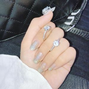 Hot Sale Classic 4 Claws Design Round Zirconia Women Wedding Engagement Rings Available Low-key Bridal Fashion Jewelry