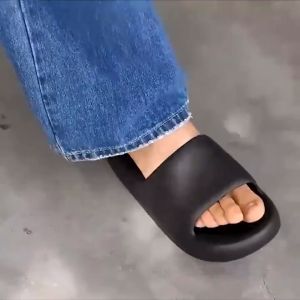 รองเท้าแตะแบบสวม รองเท้าแตะส้นหนา รองเท้าแฟชั่นเกาหลี (Karabi Shop Southeast Asian Style Tote Bag)