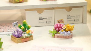 Year End Sales | KOCO Preserved Fresh Flower Rose 249pcs (KC02086) Micro Mini Building Brick Set | Blessings Of Succulents