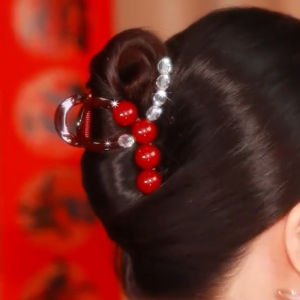 กิ๊บติดผมรูปฉลามสีแดงขนาดใหญ่สไตล์เกาหลีสำหรับผู้หญิง กิ๊บติดผมแบบหนีบผมด้านหลังศีรษะพร้อมคริสตัล ตกแต่งผมแบบหรูหรา