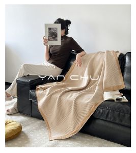 First-Class Airplane Blanket Knitted Office Sofa Covering for Nap Air Conditioning Car Travel Warmth Lightweight Luxury