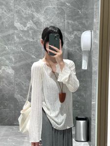 เสื้อคลุมกันแดดถักแบบโปร่งผ้าไหมน้ำแข็งสำหรับผู้หญิงในฤดูร้อน แขนยาว ปกเปิดครึ่งตัว เสื้อตัวบนแบบหลวมๆ สไตล์ลำลอง