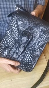 กระเป๋าสะพายมากับหัวจระเข้