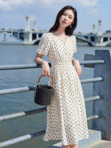 XIANGYING | Đầm Voan V-Neck Đính Nút Dots Trắng Phong Cách Pháp