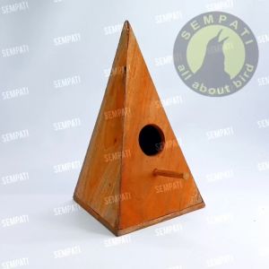 SEMPATI Glodok Piramid Segitiga Kayu Glodok Parkit Lovebird Sarang Telur Burung Susuh Sarang Ternak Breeding Burung Lovebird Love Bird Gelodok Rumah Burung Kenari Falk Nuri GLPRMD