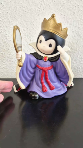 Precious Moments Queen Grimhilde holding a mirror (Disneys Snow White) - You are the fairest one of all