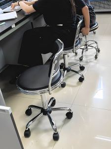 Modern Simplified Iron Art Bar Chair with Backrest Adjustable Height Beauty Salon Stool Roller Wheel Desk Chair Workbench