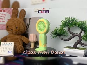 Rokeet Kipas Angin Mini Portable Bentuk Donat Lucu Standing Fan USB Rechargeable Original