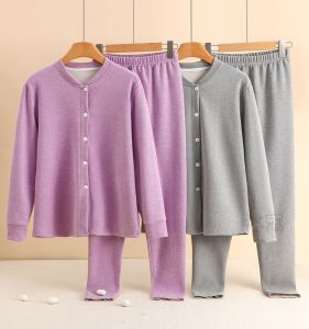 ชุดเสื้อคาร์ดิแกนใส่ช่วงฤดูใบไม้ร่วงและฤดูหนาวสำหรับผู้หญิงเสื้อตัวในบุขนกำมะหยี่หนาพิเศษกันหนาวสำหรับวัยกลางคนและผู้สูงอายุเสื้อฤดูใบไม้ร่วงกางเกงฤดูใบไม้ร่วงสำหรับผู้สูงอายุ