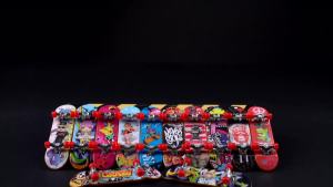 1-5Pcs Finger Skate Board Mini Collectible Creative Desktop Fingertip FingerBoard Finger Skater Toys