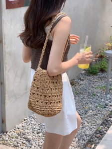 Chawool Special-Interest Design One Shoulder Cut Out Bucket Woven Bag South Korea Ins Seaside Vacation Beach Straw Bag Women