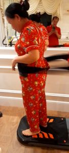 Máy Rung Giảm mỡ Bụng Đứng Queen Pro New- Dây đai trơn công suất 400w bảo hành đổi mới 24 tháng.