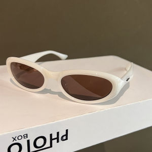 แว่นกันแดดสุดเก๋สำหรับผู้หญิง ขอบบาง ป้องกันรังสียูวี สไตล์ใหม่ 2025 เทรนด์ใหม่ แว่นกันแดดแบบลำลอง แว่นกันแดดแบบลำลอง