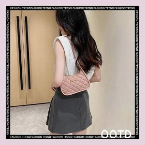 Psion งานดีมาก  กระเป๋าสะพายแฟชั่น เป็นรูปทรงมินิมอล สีสันสวย แมทช์ง่าย พกพาสะดวกสบาย  ราคาถูกมาก อดใจไม่ไหวก็ซื้อเลย