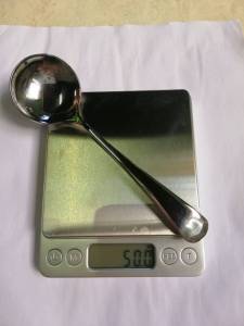 ช้อน ช้อนตักขนม เป็นช้อนกินข้าว ทำจากสแตนเลส ขนาด 16 cm x 4.5 cm มี 3 สี: เงิน ทอง โรสโกล์ด