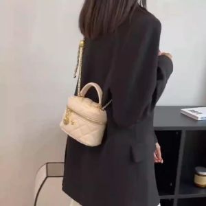Tas Wanita Desain Modern: Tas Selempang Wanita Tali Rantai Fashion Import Bisa COD