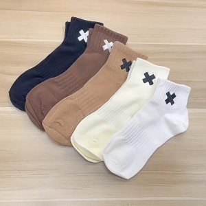 CEEKEY ถุงเท้าผู้ชายสี่ฤดูกาลสั้นถุงเท้าผู้ชายกีฬาเอวถุงเท้าผู้ชายสีทึบโอ๊กกลางถุงเท้าผ้าฝ้ายดูดซับเหงื่อ