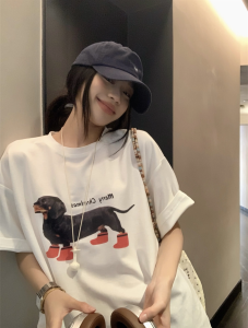 T-Shirt Wanita Lengan Pendek Putih Ukuran Besar Motif Anjing Lucu Katun Tipis Bernapas Premium Tren Musim Panas 2025 Gaya Korea Streetwear Longgar Nyaman Elegan Manis dan keren Serbaguna Kerah bulat Slip - on Tops Rasa mewah dan premium