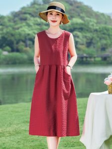 ชุดเดรสผ้าไหมคอตตอนฤดูร้อน 2025 สำหรับคุณแม่ ชุดเดรสยาวแขนกุด ทรงหลวม คอตตอนผสม ทรงหลวม สำหรับผู้หญิงวัยกลางคนและผู้สูงอายุ