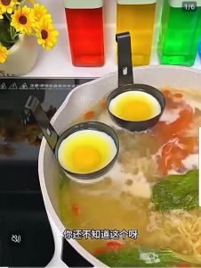 Pembuat Telur Kreatif Keluli Tahan Karat Stainless Steel Egg Poacher Non-Stick Mold Multifunctional Long Handle with Bracket Egg Cooking Tools 煮蛋器