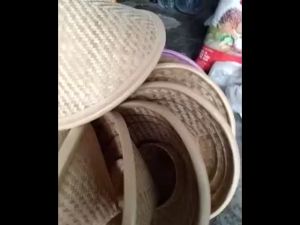 Caping Petani Bahan Bambu: Alat Pertanian Tradisional