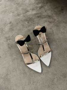 เซ็กซี่ รองเท้าส้นสูงปมผีเสื้อชี้นิ้วเท้าบาง สายคล้อง รองเท้าแตะ ผู้หญิง ฤดูร้อน ทันสมัย เรียบหรู ทอง มีเข็มขัด ข้อเท้า สายคล้อง S