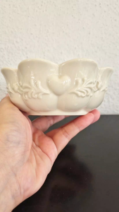 Ivory-colored porcelain bowl (heart and floral)