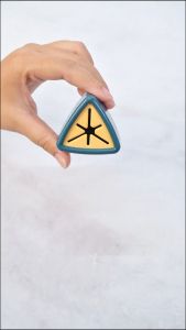 Rak Dinding Praktis Dudukan Klip Kain Serbet Klip Holder Handuk Kamar Mandi Dapur Penjepit Kain Lap Tangan Towel Segitiga Triangle