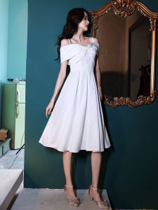 ชุดราตรีสีขาว ชุดราตรีสไตล์เกาหลี แขนกุด เอวกลาง กระโปรงทรงเอ ชุดราตรีสำหรับงานปาร์ตี้ งานแต่งงาน งานเลี้ยง ชุดเดรสยาวปานกลาง