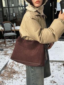 กระเป๋าถือทรงสี่เหลี่ยมกลวงแบบลำลองความจุขนาดใหญ่ 2023 กระเป๋าสะพายข้างผู้หญิง Filles Unique กระเป๋าถือแบบลำลองสำหรับเดินทาง วัสดุ PU ปิดด้วยซิป