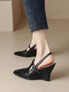 Retro Pointed Toe Wedge Heel รองเท้าแตะผู้หญิงกลับที่ว่างเปล่า One Piece หนัง สไตล์ฝรั่งเศส รองเท้าส้นสูงรองเท้าโรมัน ฤดูร้อน สินค้าใหม่