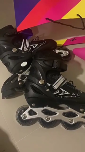 รุ่นใหม่ 4 ล้อ โรลเลอร์เบลด เนื้อผ้านุ่มสบาย ชายหญิง ใส่ได้ทั้งเด็กและผู้ใหญ่ อินไลน์สเก็ต