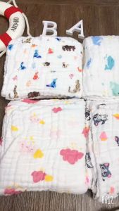 Khăn Tắm 4 lớp Xô Nhăn Cho Bé được làm từ chất liệu vải xô mềm mịn êm ái thấm hút rất tốt dễ giặt mau khô